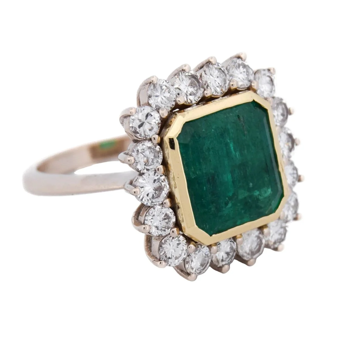 Entourage Ring in yellow gold, emerald and diamonds - Image 7