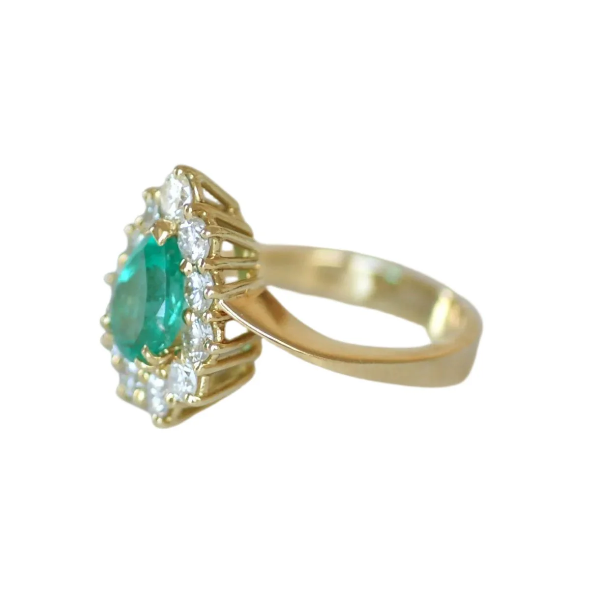 "Entourage" Ring in Yellow Gold, Emerald, and Diamonds - Image 3