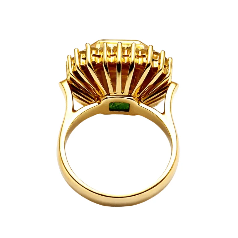 Entourage Ring in yellow gold, emerald, and diamonds - Image 9