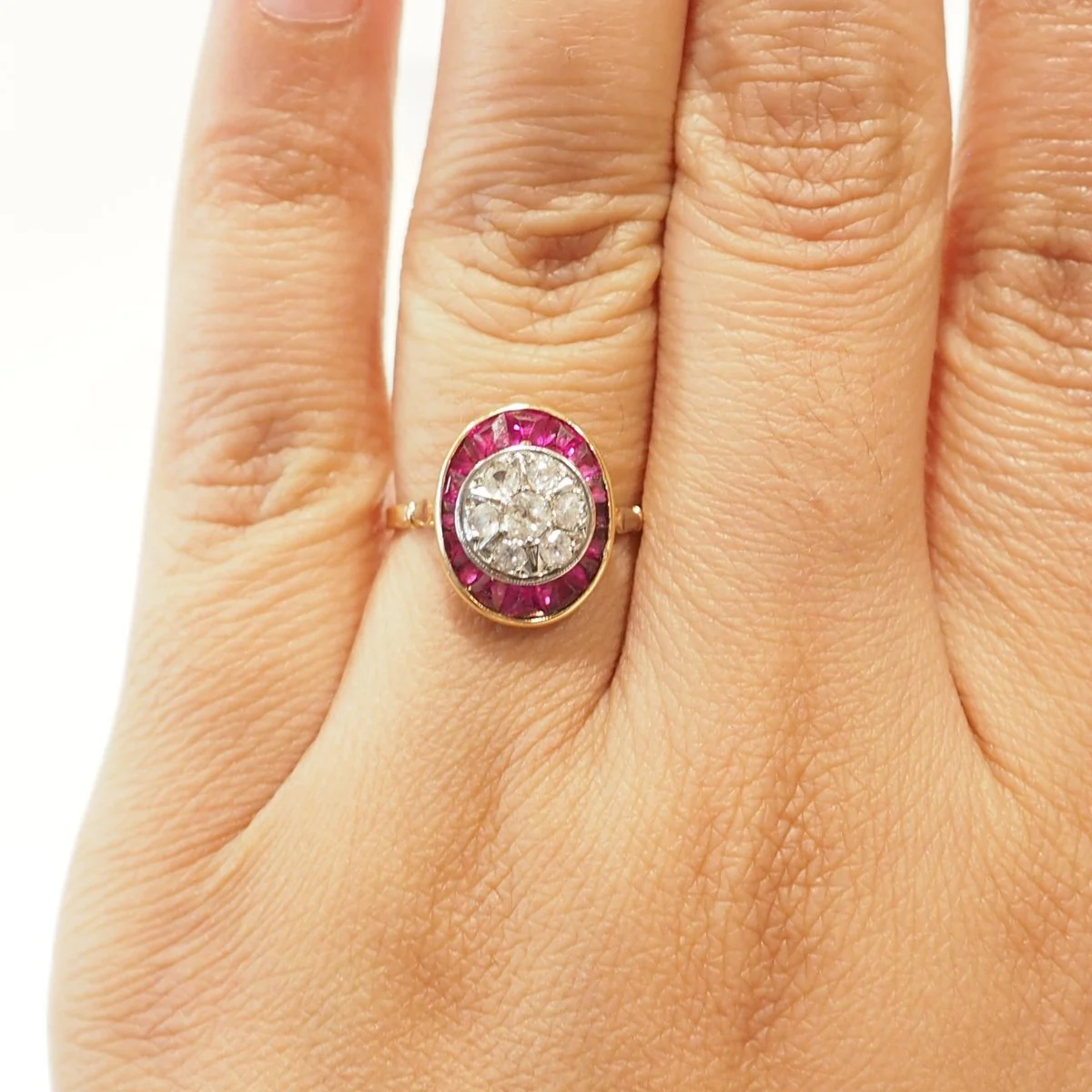 Entourage Ring in Yellow gold, Platinum, Ruby and Diamonds - Image 2