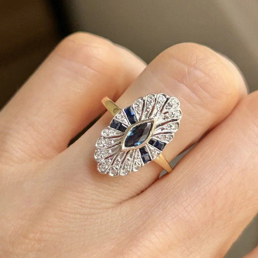 Entourage ring in yellow gold, platinum, sapphire and diamonds - Image 2