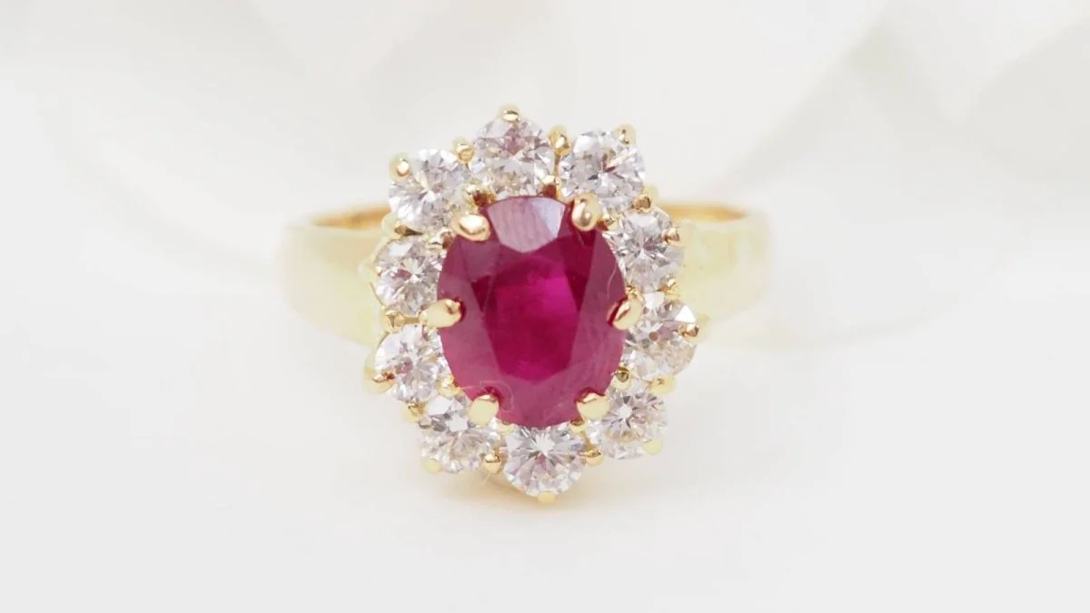 Entourage ring in yellow gold with rubies and diamonds