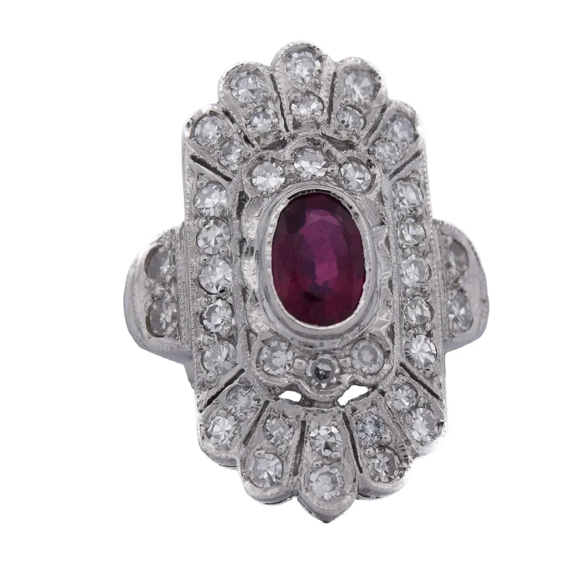 Bague Entourage en platine, rubis et diamants