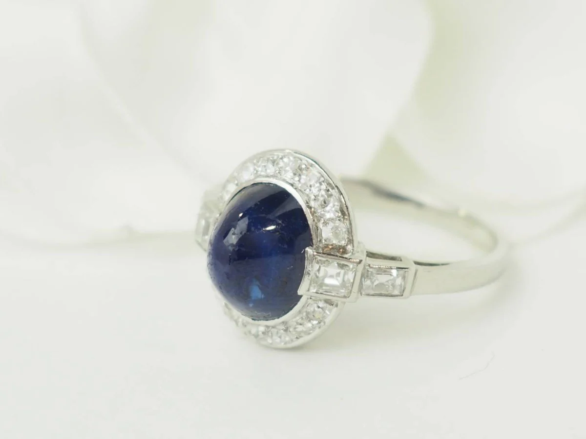 Entourage Ring in platinum, Sapphire, and Diamonds - Image 8