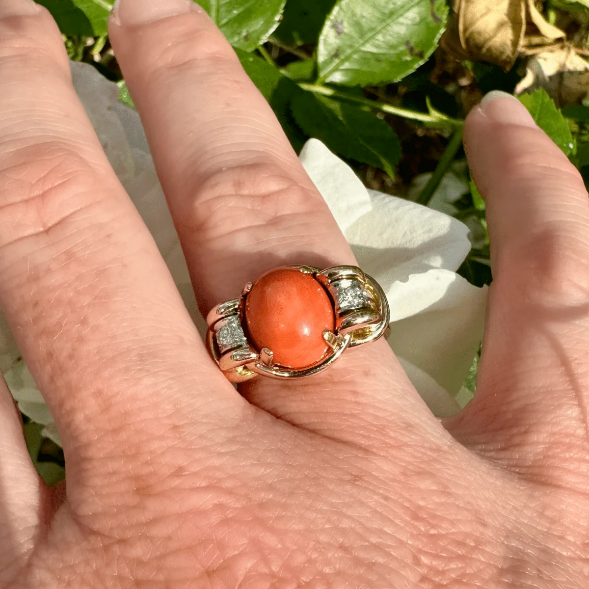 Bague fil d'or en or jaune et or gris corail et diamant - Image 2