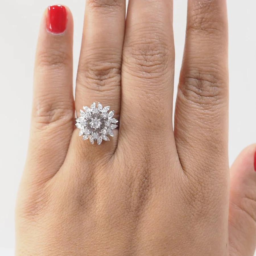 Ring Flower in white gold and diamonds - Image 2