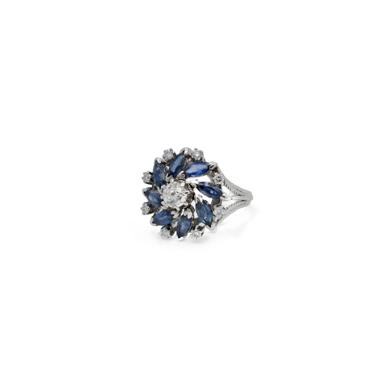 Bague fleur en or gris et saphirs - Image 3