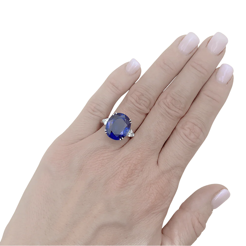 HARRY WINSTON Trilogy Ring in Platinum, Sapphire and Diamonds - Image 2