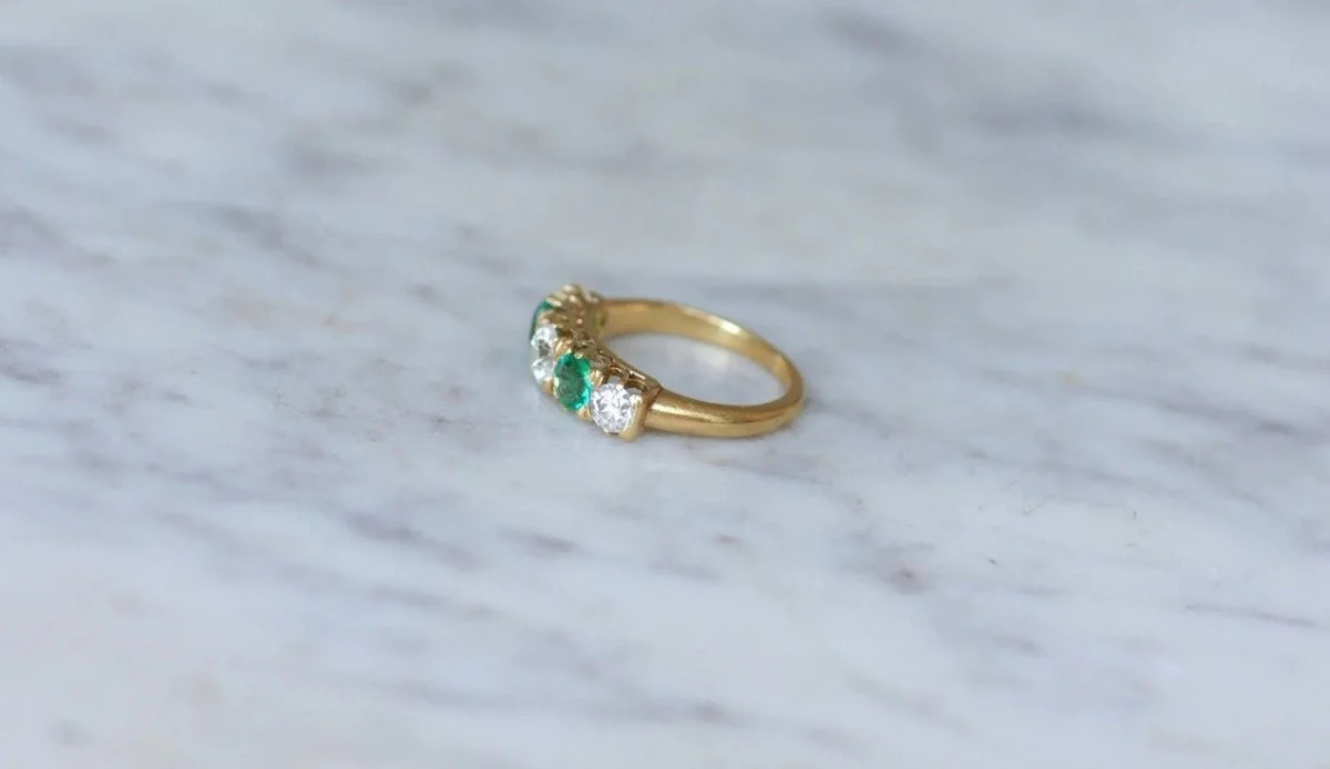 Ring Emerald and diamonds Yellow Gold - Image 4