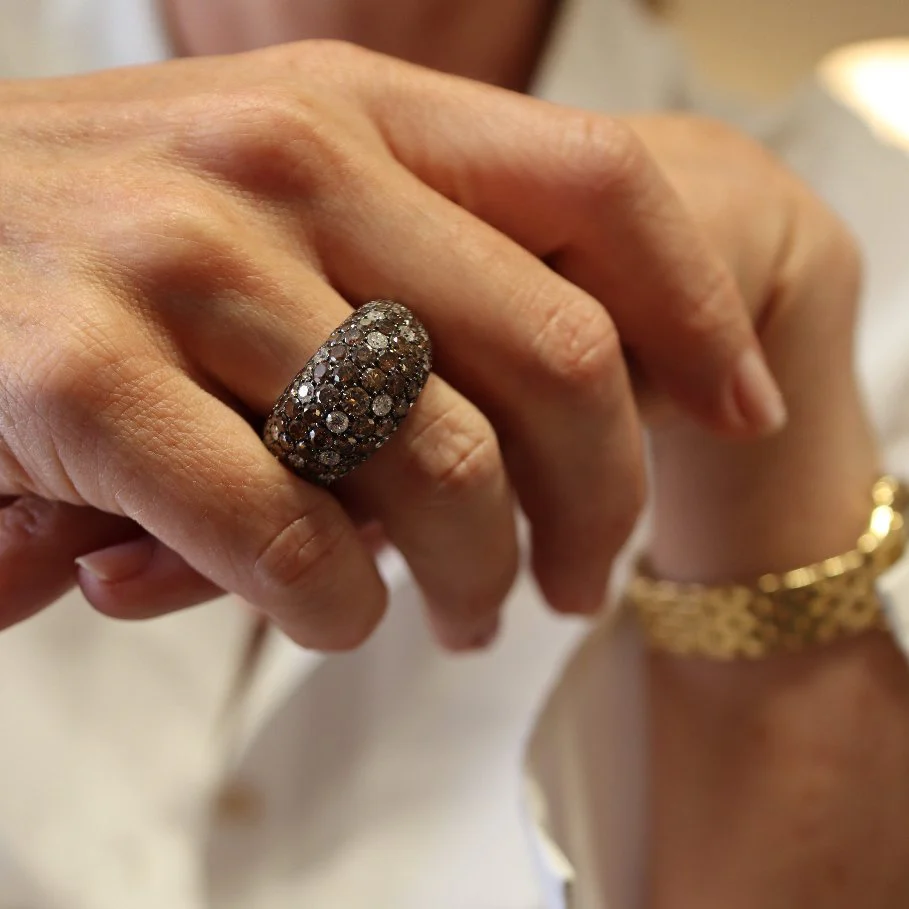 “Boule” bangle ring in white gold and diamonds - Image 2