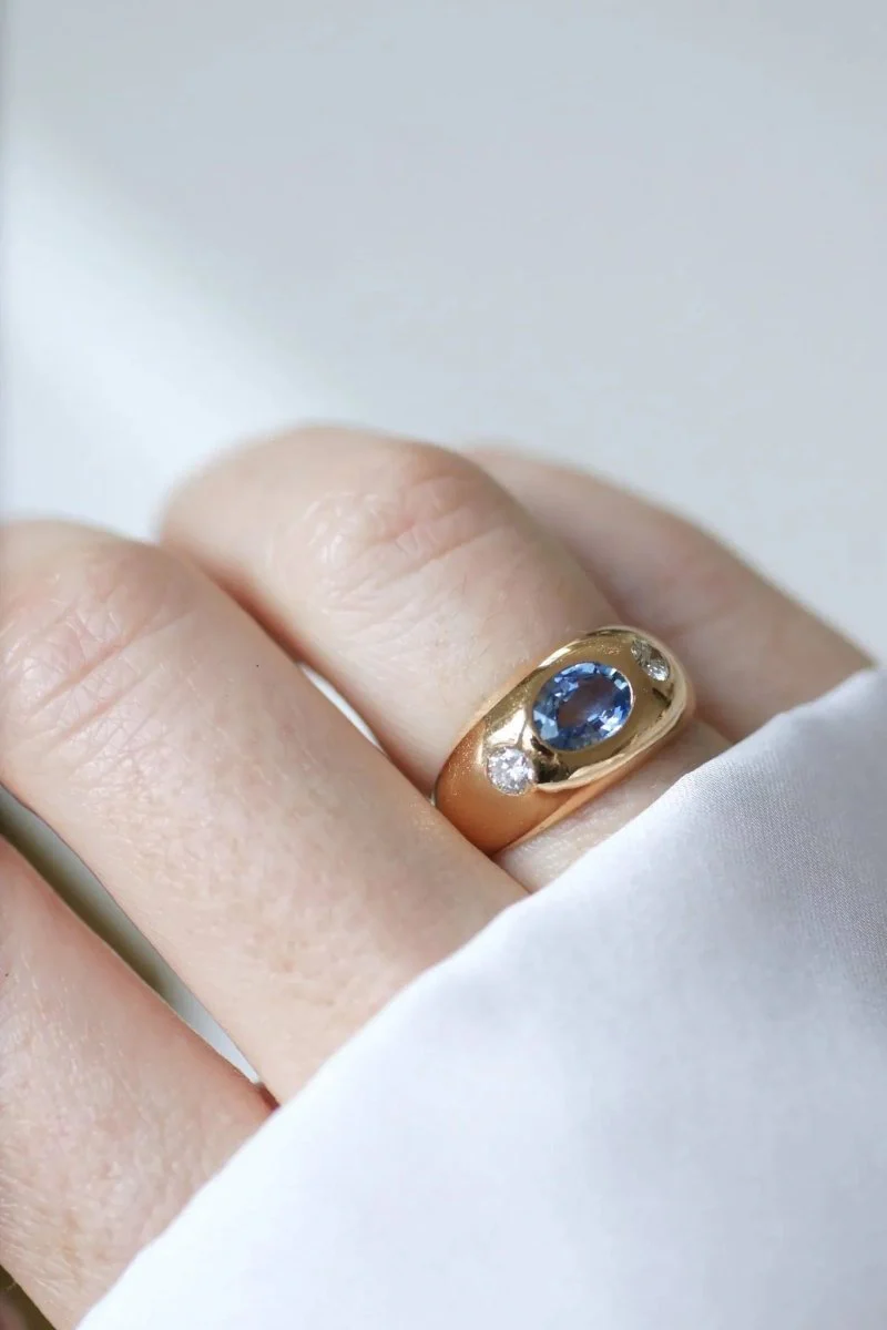 Ceylon sapphire and diamond bangle ring - Image 9