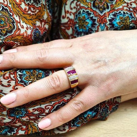Jonc ring in yellow gold, rubies and diamonds - Image 2
