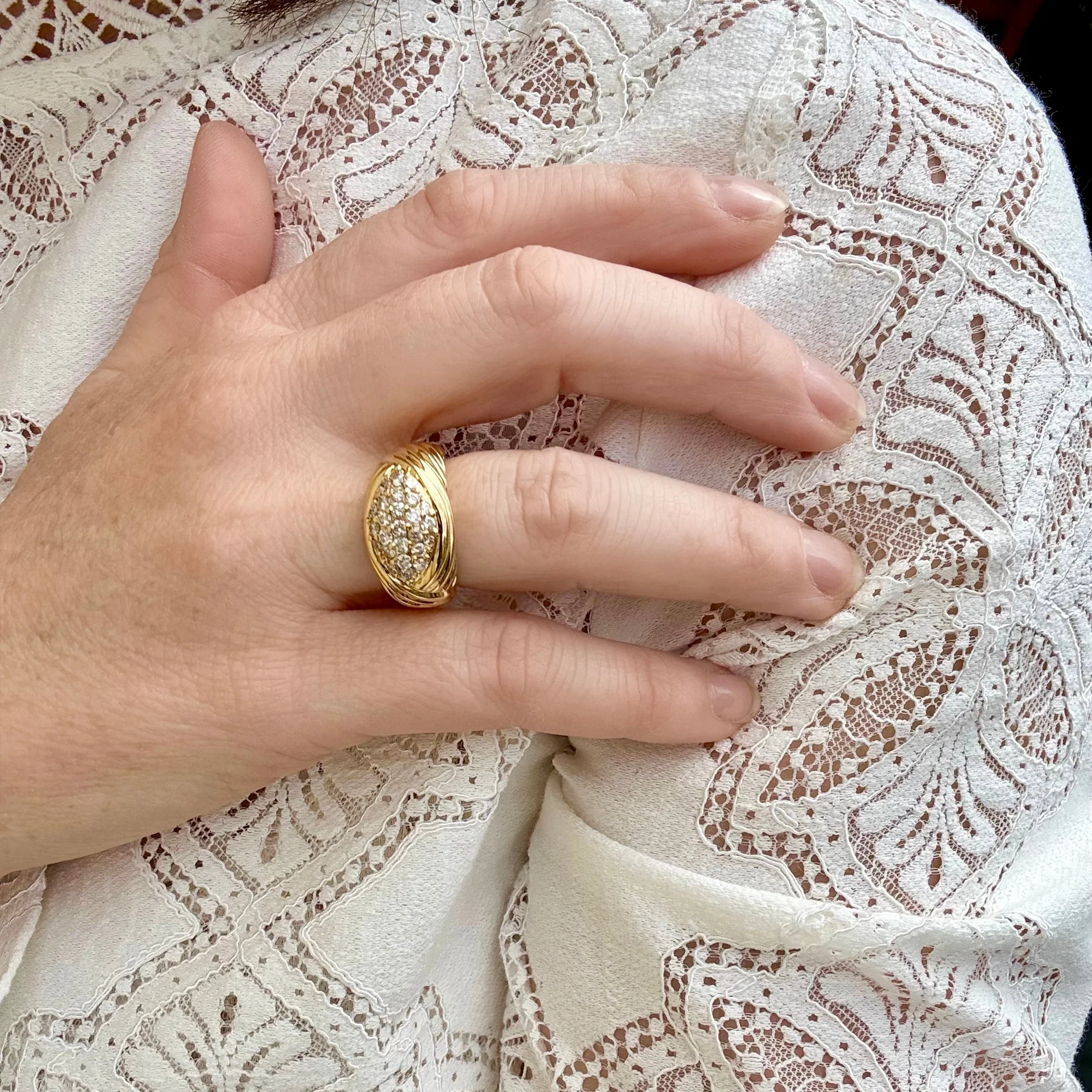 Ring gadrooned rush in yellow gold and diamond - Image 3