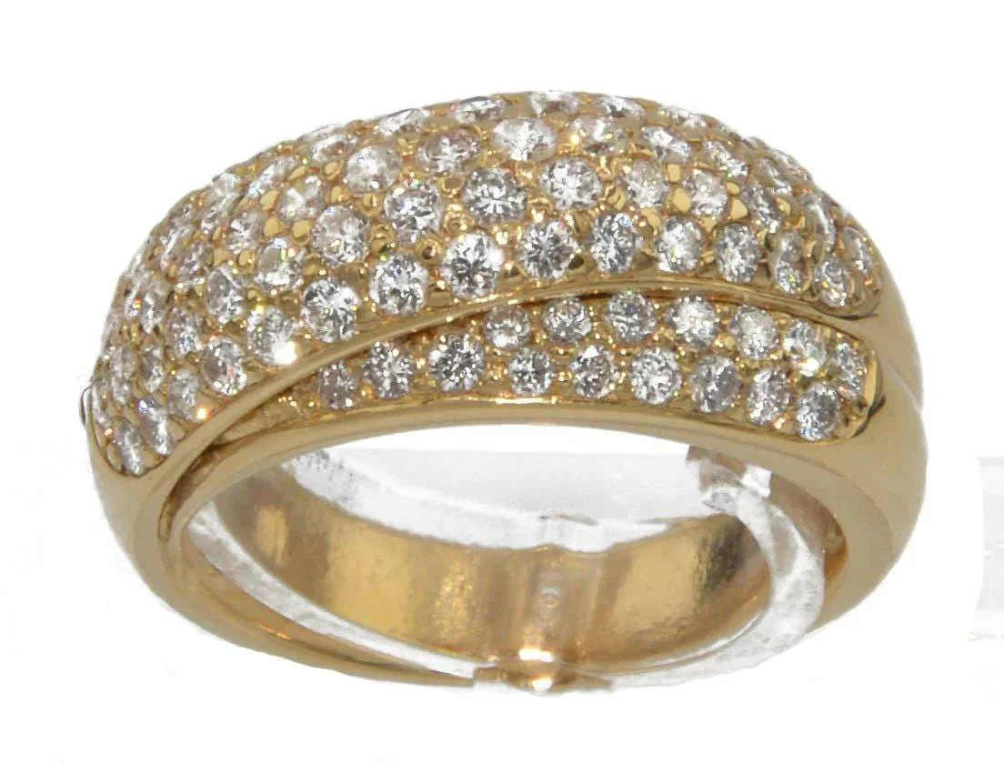 Yellow gold bangle ring entirely paved with diamonds