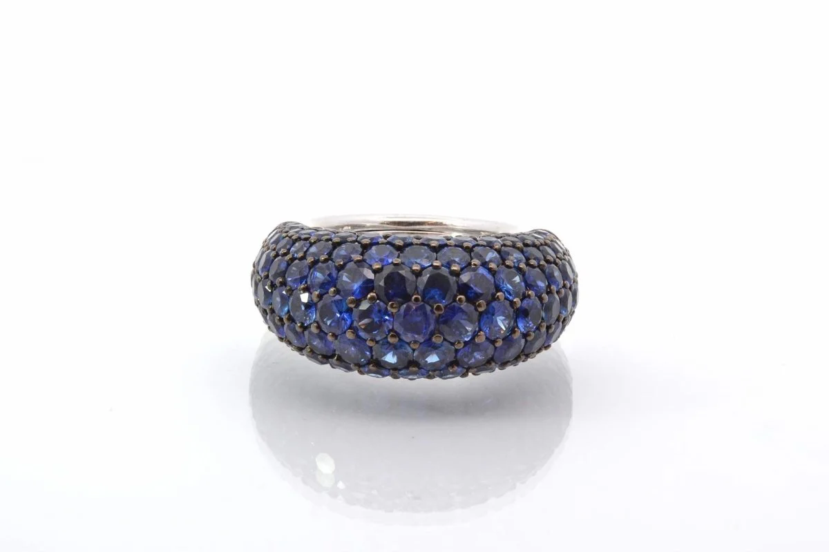 White gold and sapphire bangle ring - Image 2