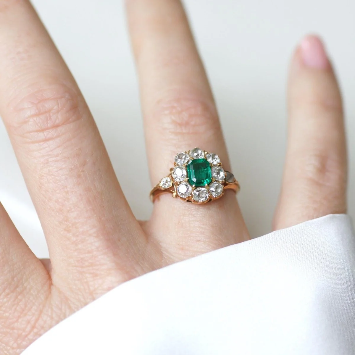 Ring Colombian Marguerite Emeraude and diamonds on Rose Gold - Image 4