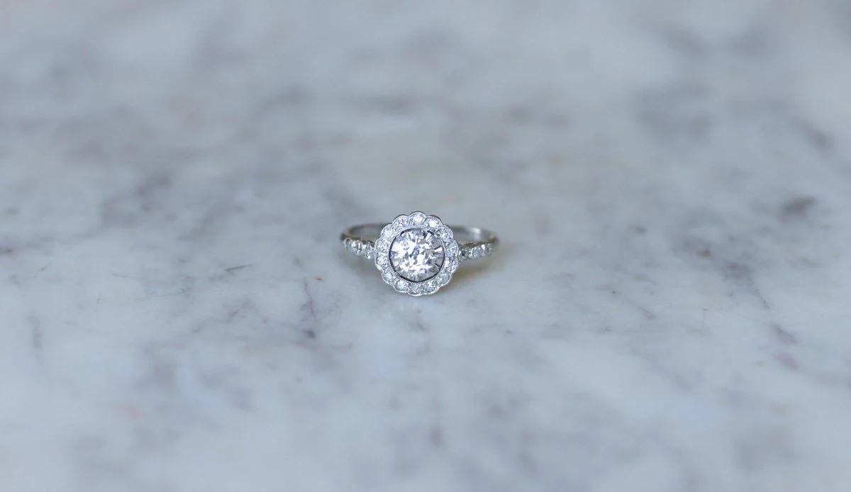 Ring Marguerite in paltinium and diamonds - Image 2