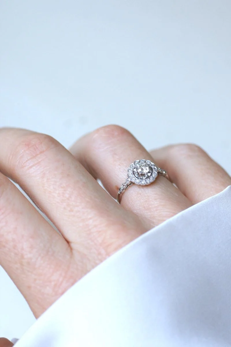 Ring Marguerite in paltinium and diamonds - Image 3