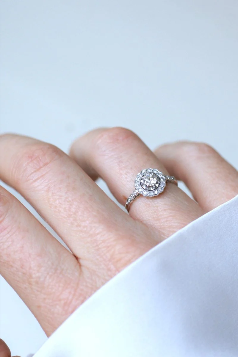 Ring Marguerite in paltinium and diamonds - Image 5