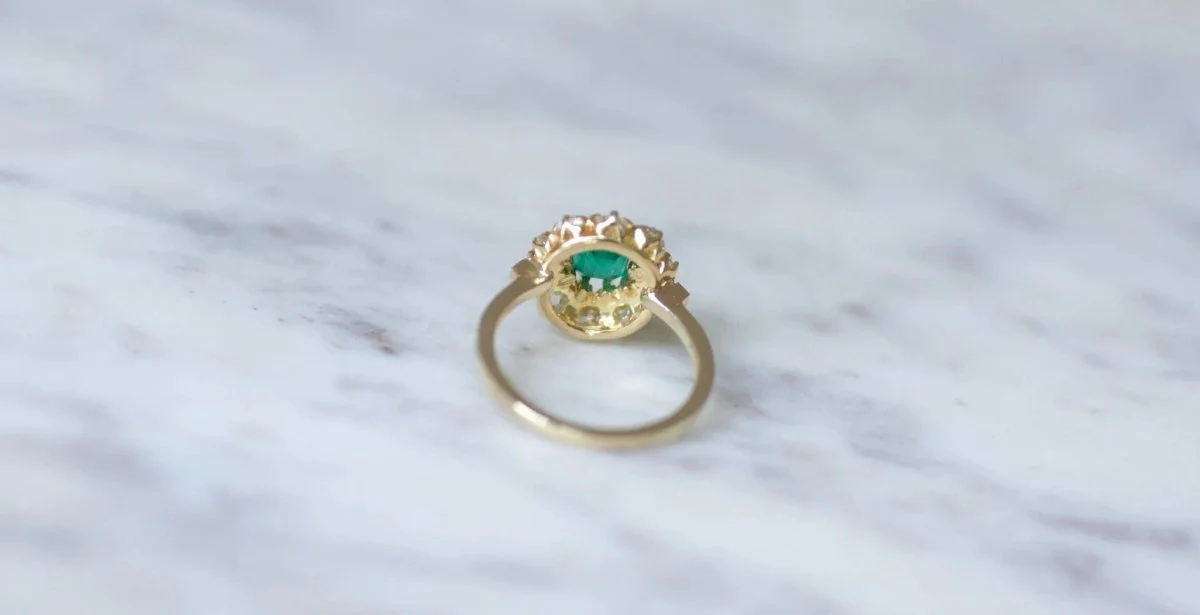 Emerald and diamond daisy ring - Image 10
