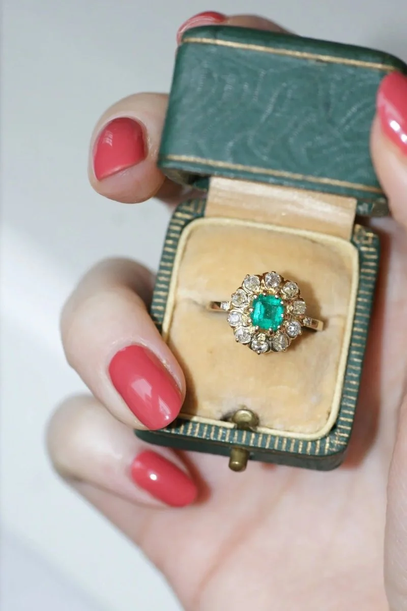 Emerald and diamond daisy ring - Image 7