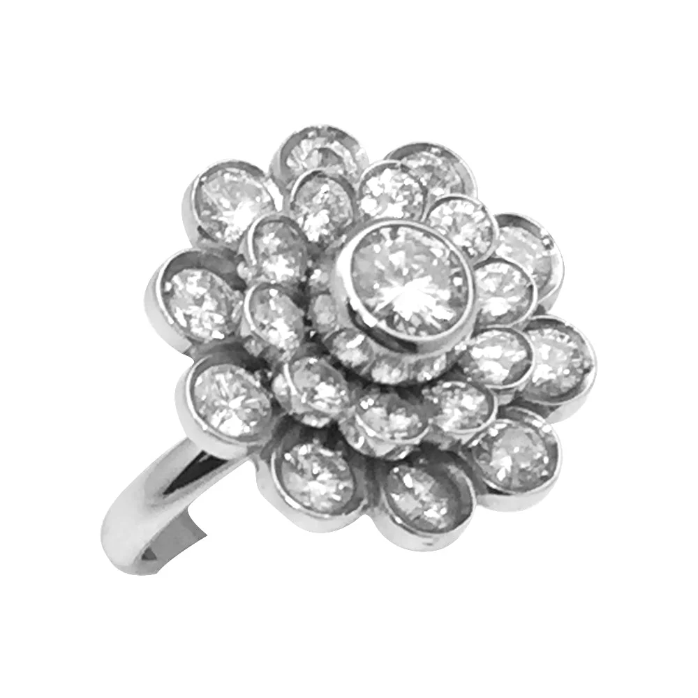 Daisy ring in white gold, diamonds - Image 2