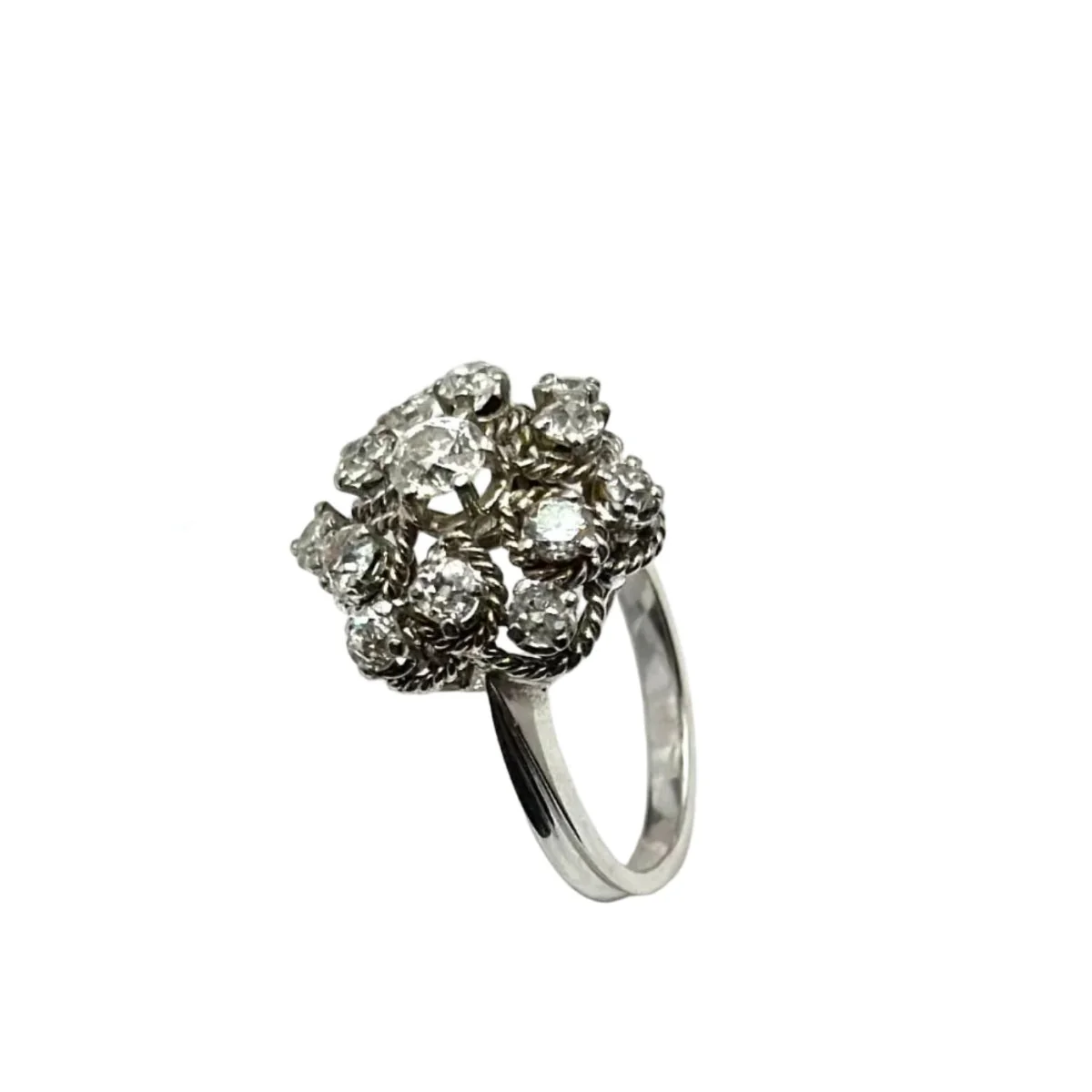 Marguerite Ring in White Gold and Diamonds - Image 8