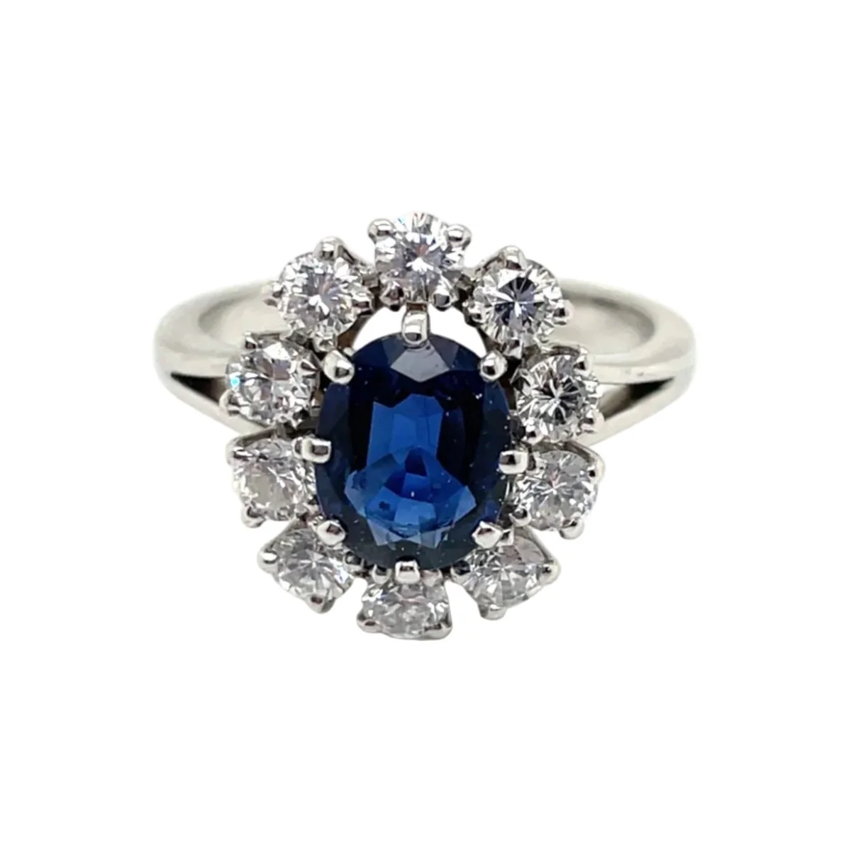 Daisy ring in white gold, platinum, sapphire and diamonds
