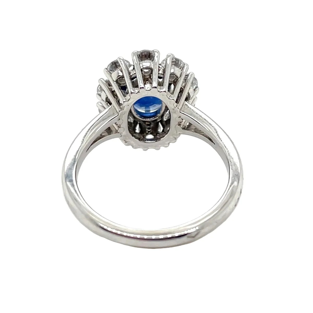 Daisy ring in white gold, platinum, sapphire and diamonds - Image 3