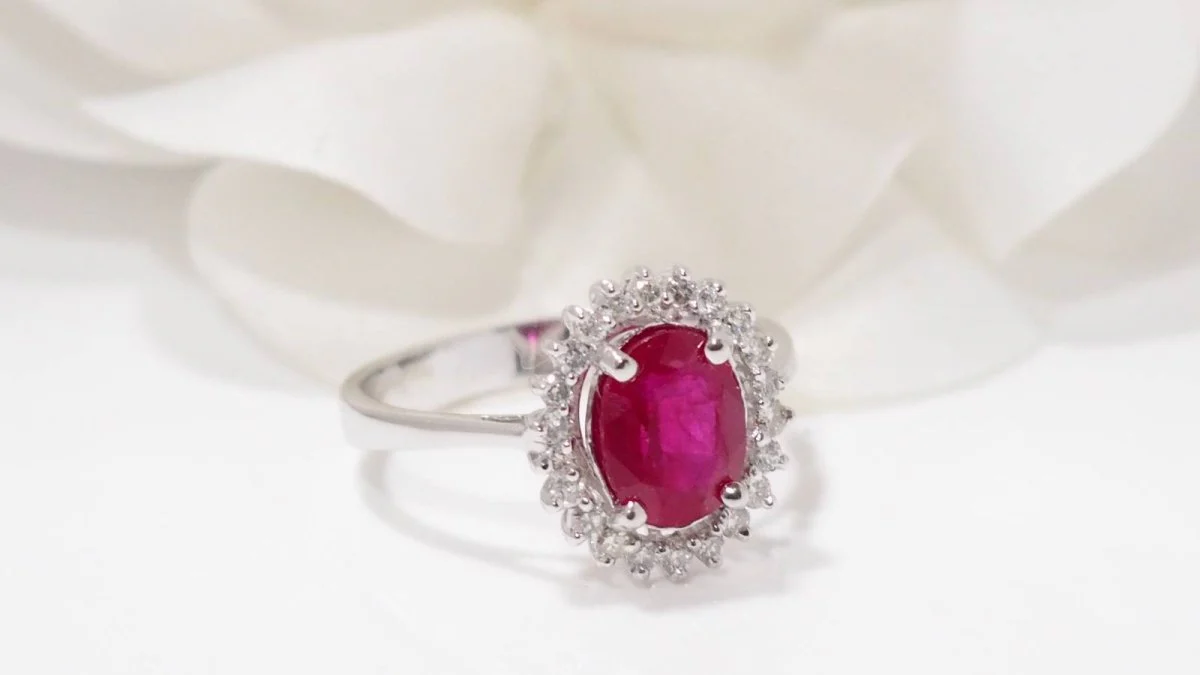 Ring Marguerite in white gold, ruby and diamonds - Image 3