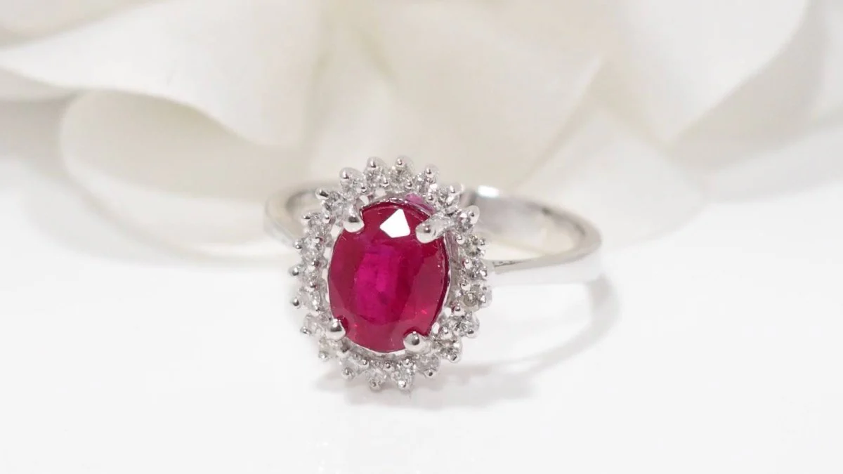 Ring Marguerite in white gold, ruby and diamonds - Image 6