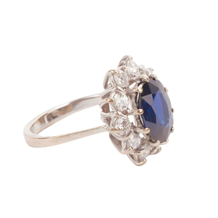 Marguerite ring in white gold, sapphire and diamonds - Image 3