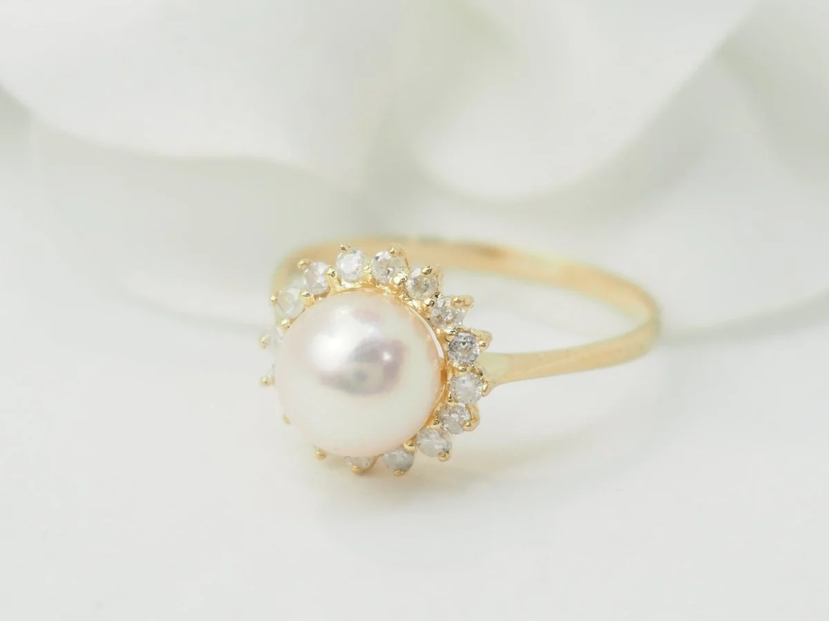 Yellow gold ring with a cultured pearl and diamonds - Image 5