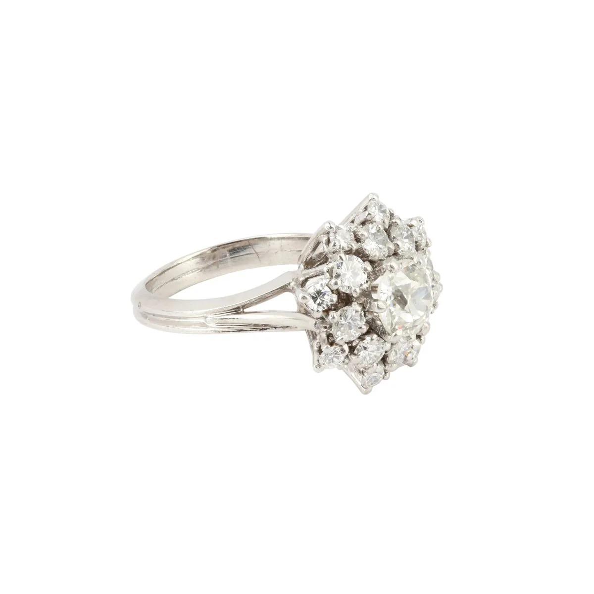 Marguerite Ring in Platinum and Diamonds - Image 3