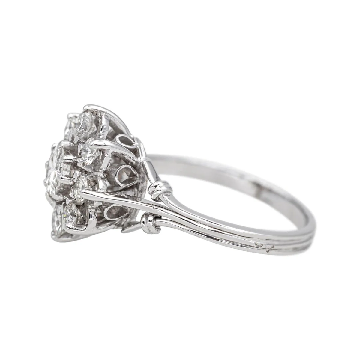 Daisy ring in white gold, platinum and diamonds - Image 4