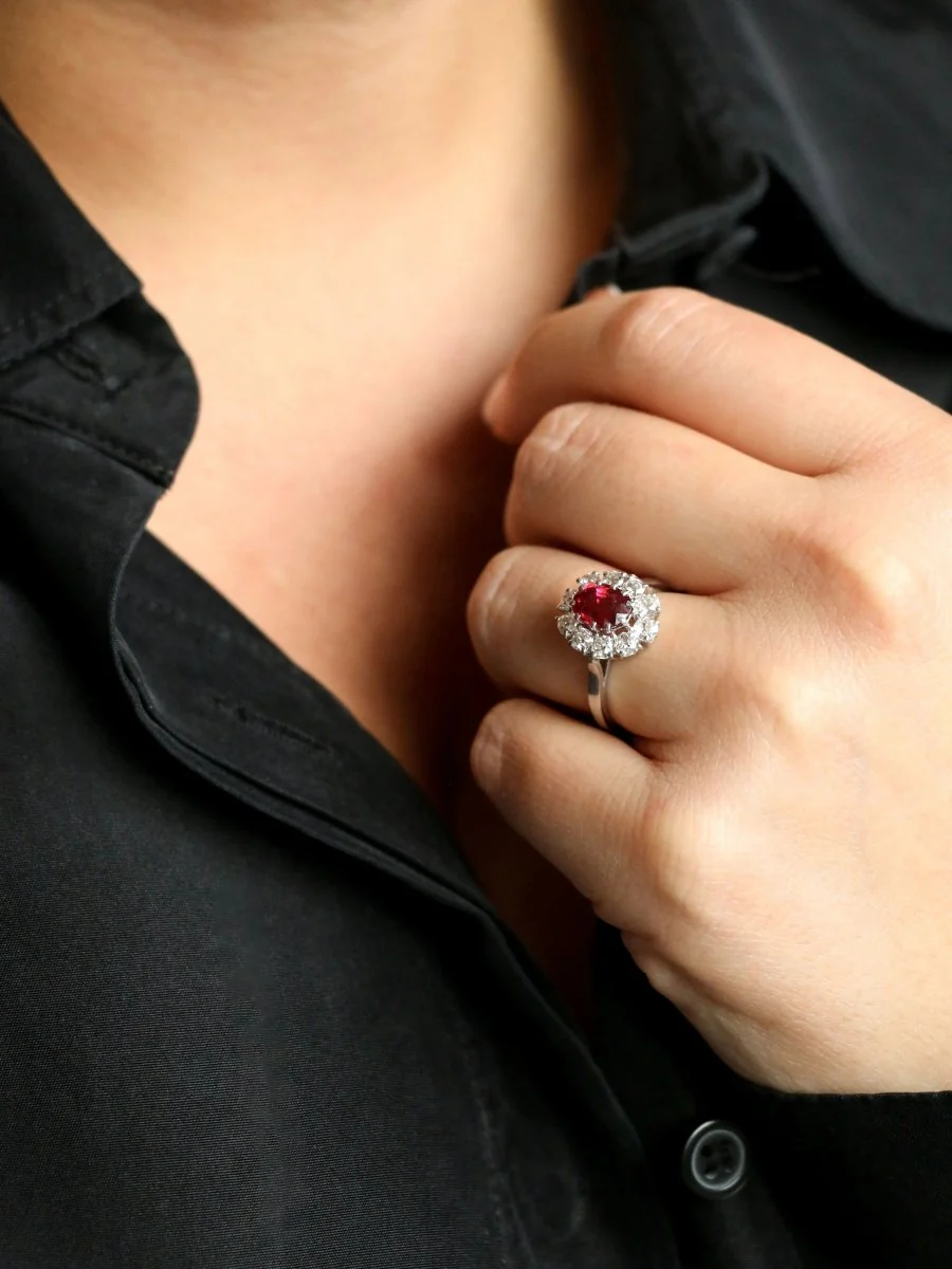 Ring Marguerite en white gold, ruby and diamonds - Image 12