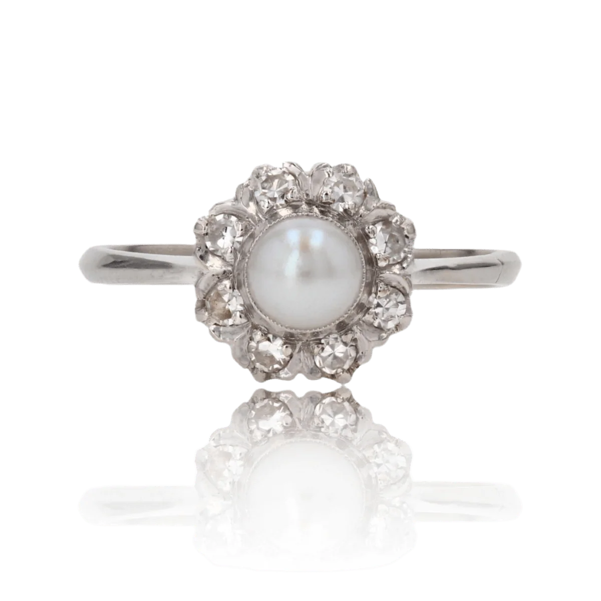Daisy ring in white gold, pearl and diamonds