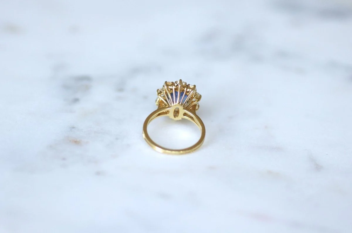Daisy Ring with Ceylon Sapphire 1.70 Cts and Diamonds on Yellow Gold - Image 9
