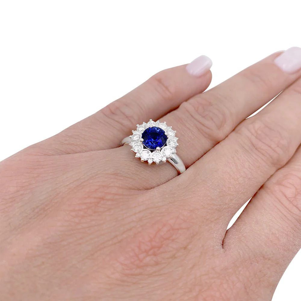 Sapphire daisy ring surrounded by diamonds - Image 5