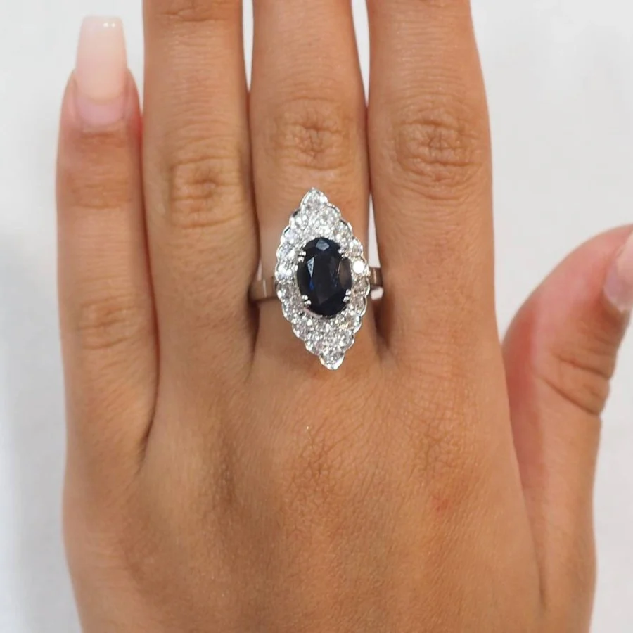 Marquise ring in white gold, sapphire and diamonds - Image 2
