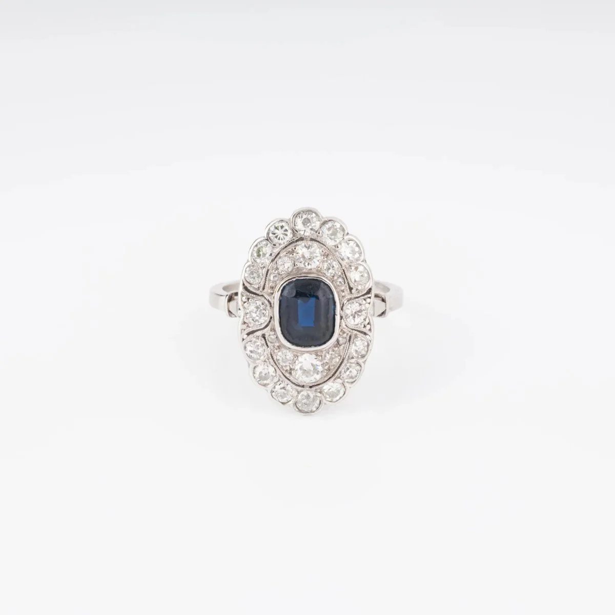 Marquise ring in platinum and sapphire - Image 3