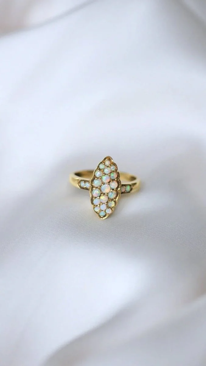 Marquise opal ring in gold - Image 10