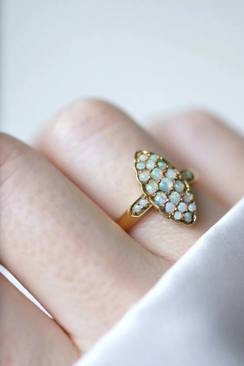 Marquise opal ring in gold - Image 4