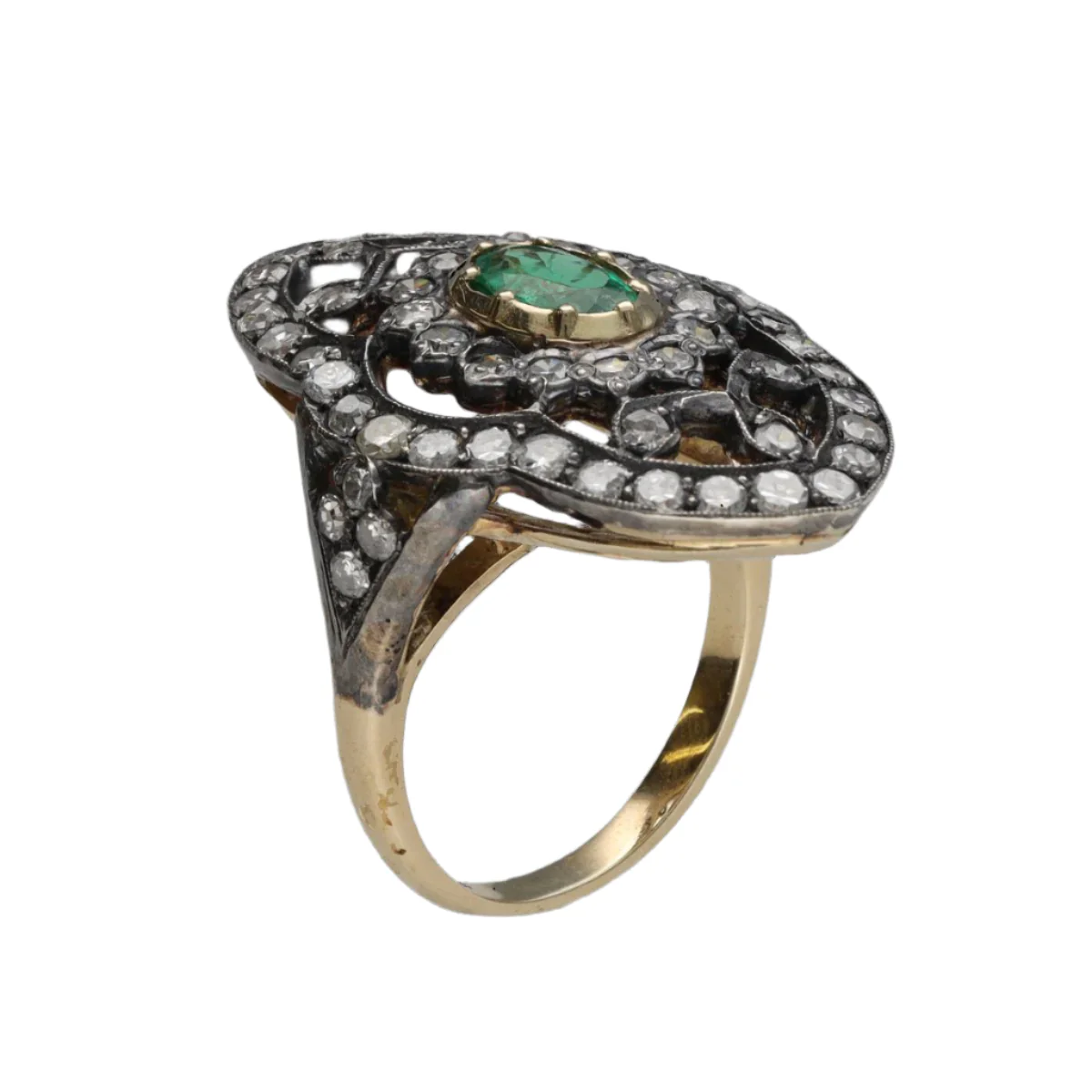 Ring marquise circa 1890 in yellow gold 18 Cts and silver with diamonds antique cut and Emerald. Size 53 - Image 5