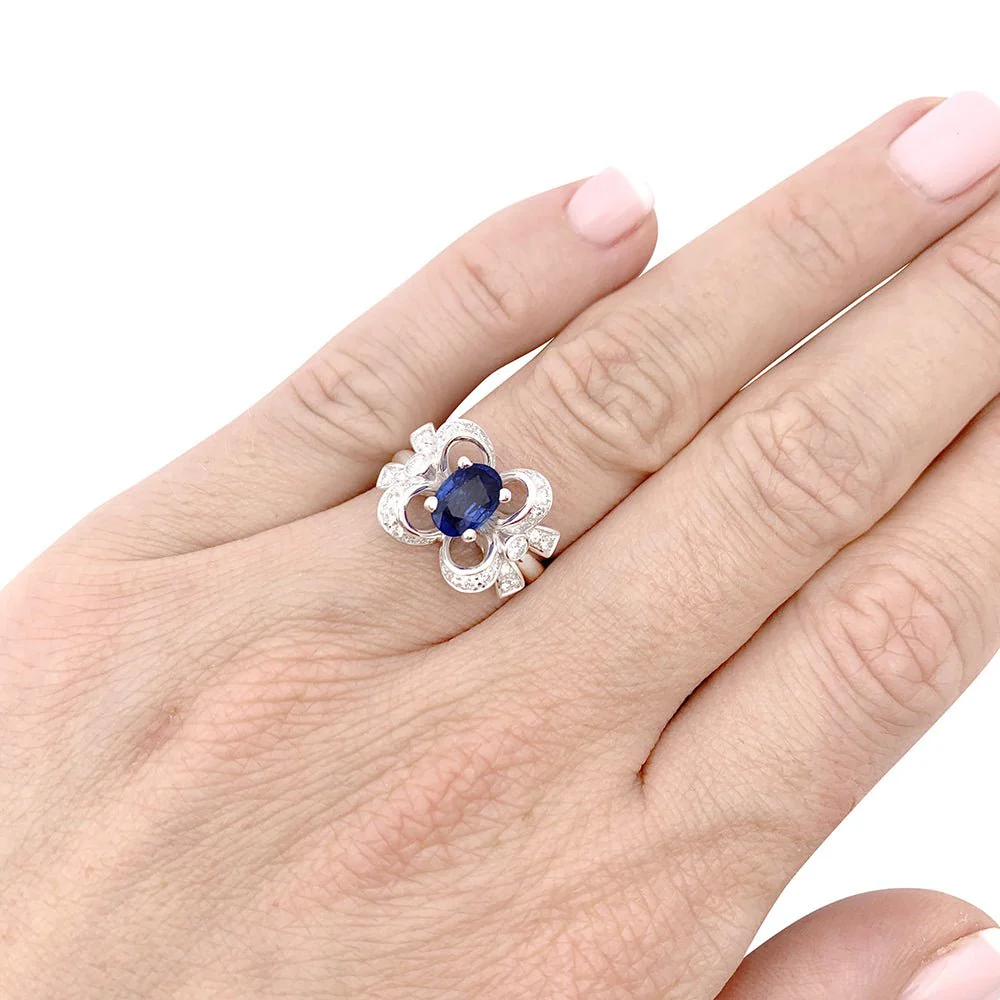Mellerio “Queen of Hearts Désirée” ring in white gold, diamonds, sapphire. - Image 4