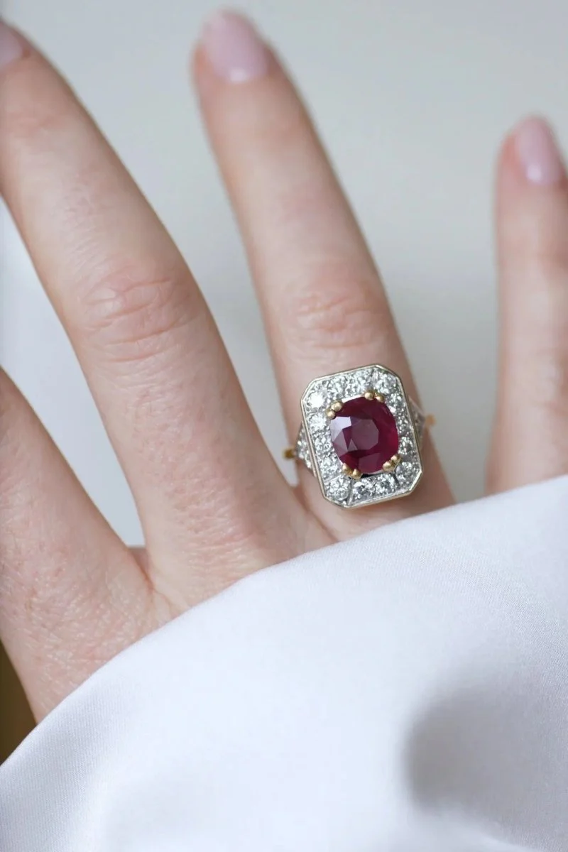 Octagonal Marguerite Ring in two golds, rubies and diamonds - Image 4