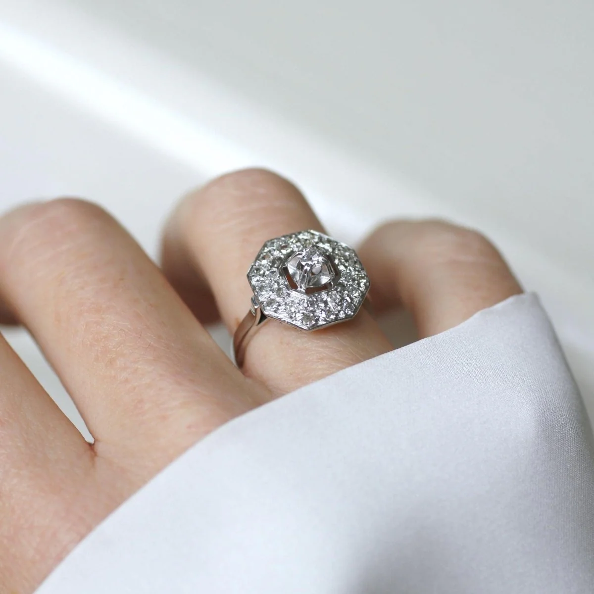 Platinum and diamond ring - Image 2