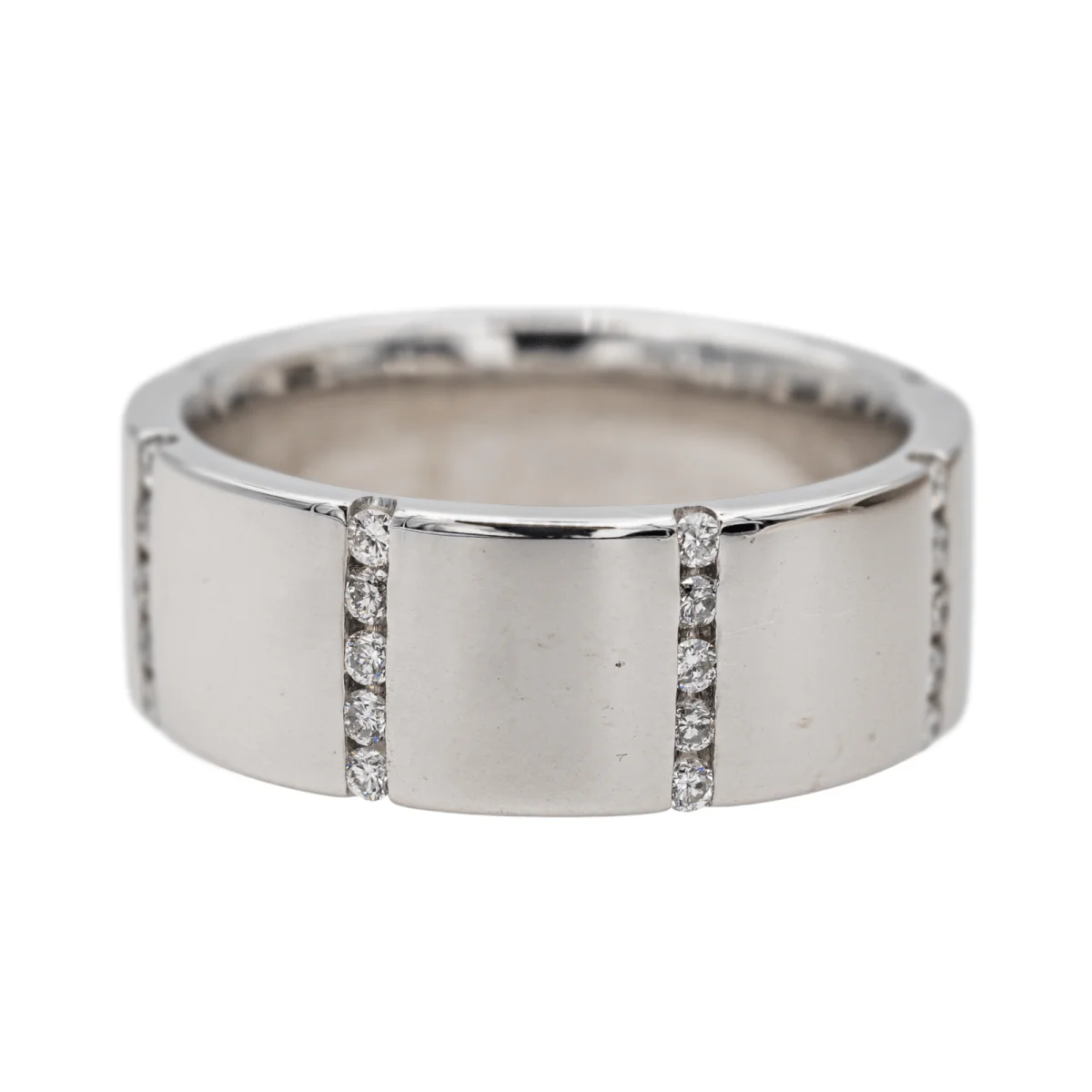 Ring at white gold and diamonds
