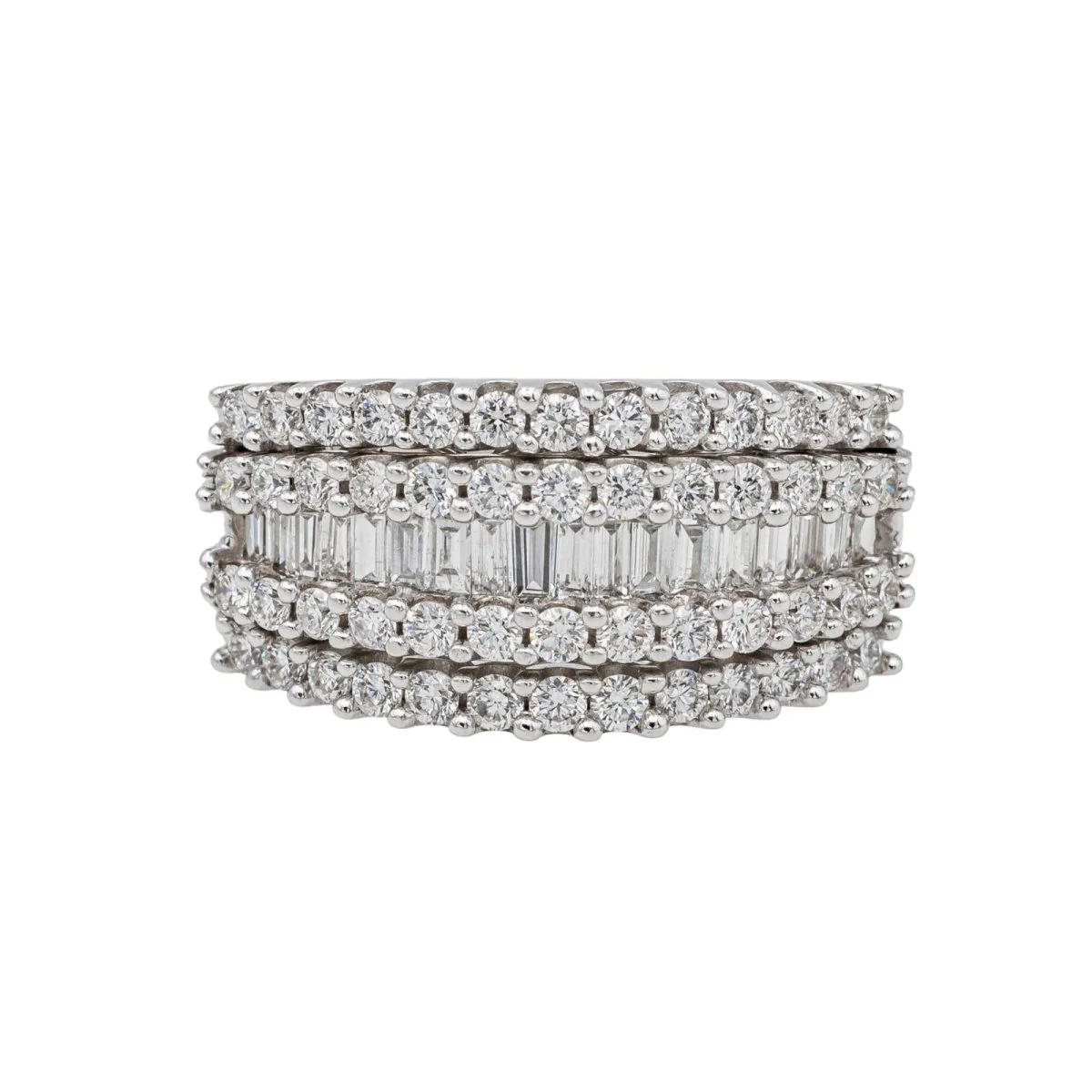 Ring at white gold and diamonds