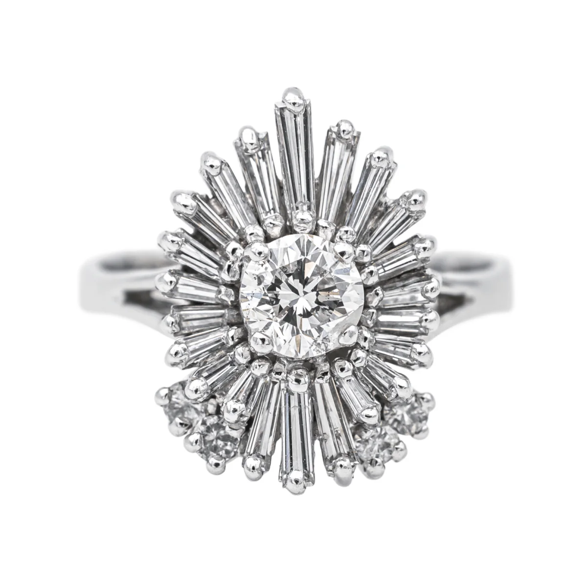 Cocktail ring in white gold and diamonds